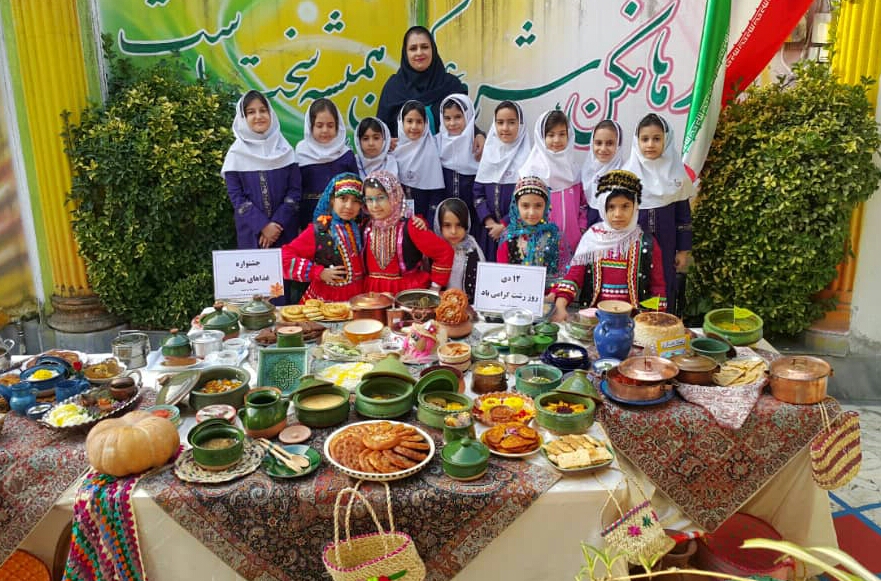 نمایشگاه غذاهای محلی دانش آموزان باران اندیشه به مناسبت روز رشت